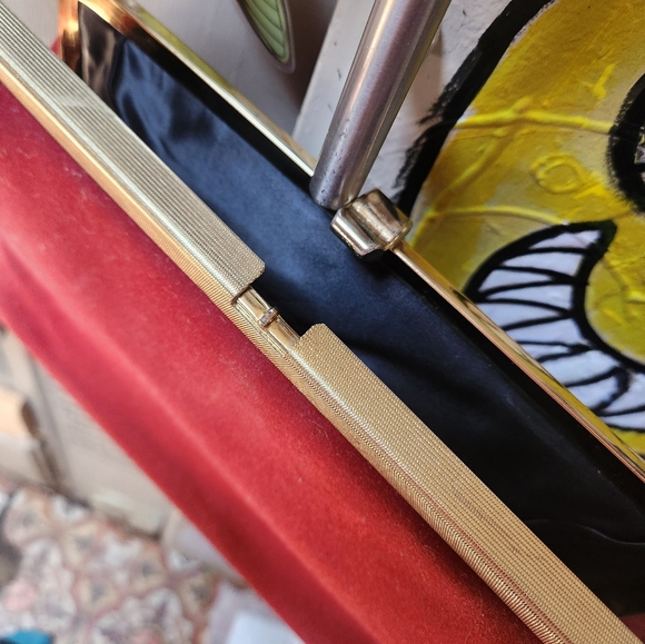 Elegant Red Handbag - Picture 3 of 3